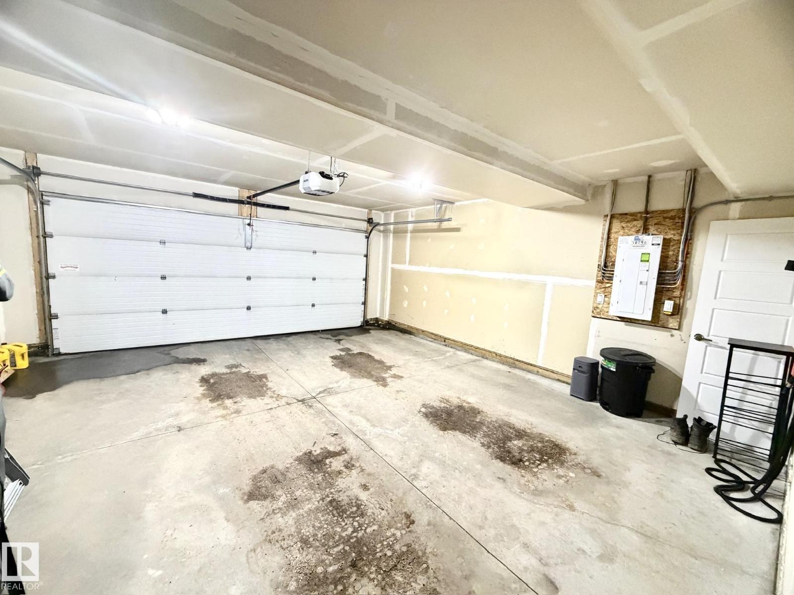 #2 1010 Rabbit Hill Rd Sw, Edmonton, AB - Indoor Photo Showing Garage