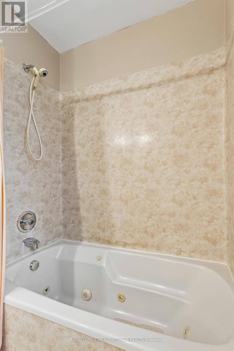 20 Plainsman Road, Mississauga, ON - Indoor Photo Showing Bathroom