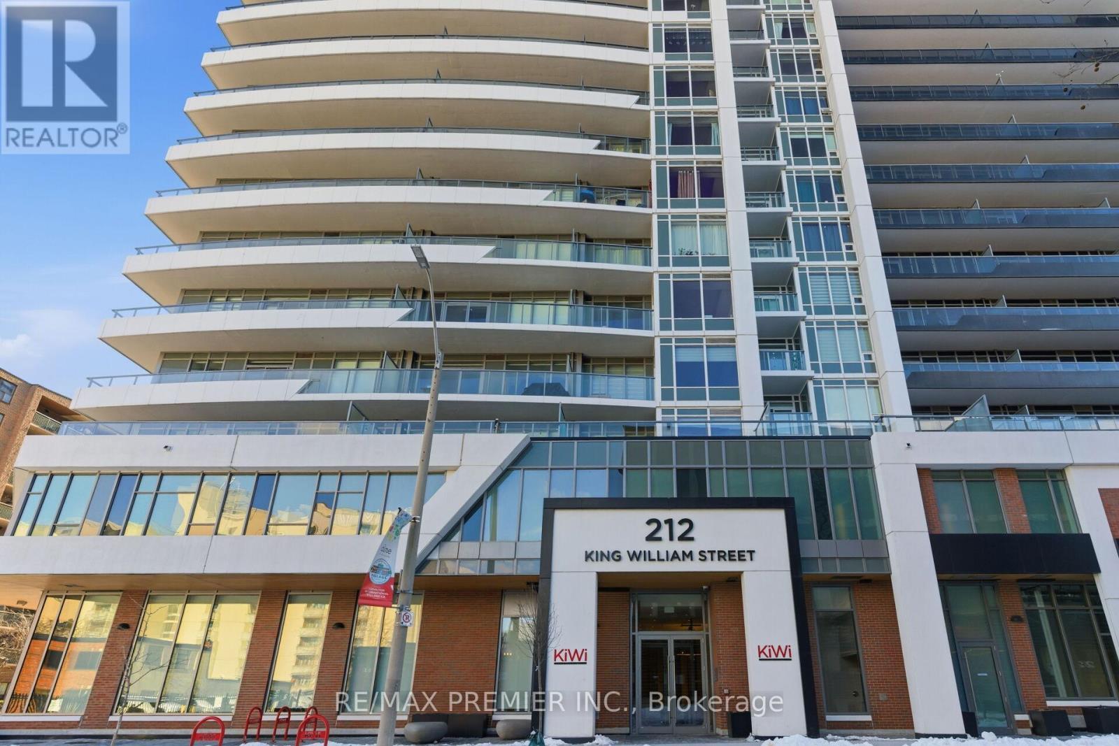 914 - 212 King William Street, Hamilton, ON - Outdoor
