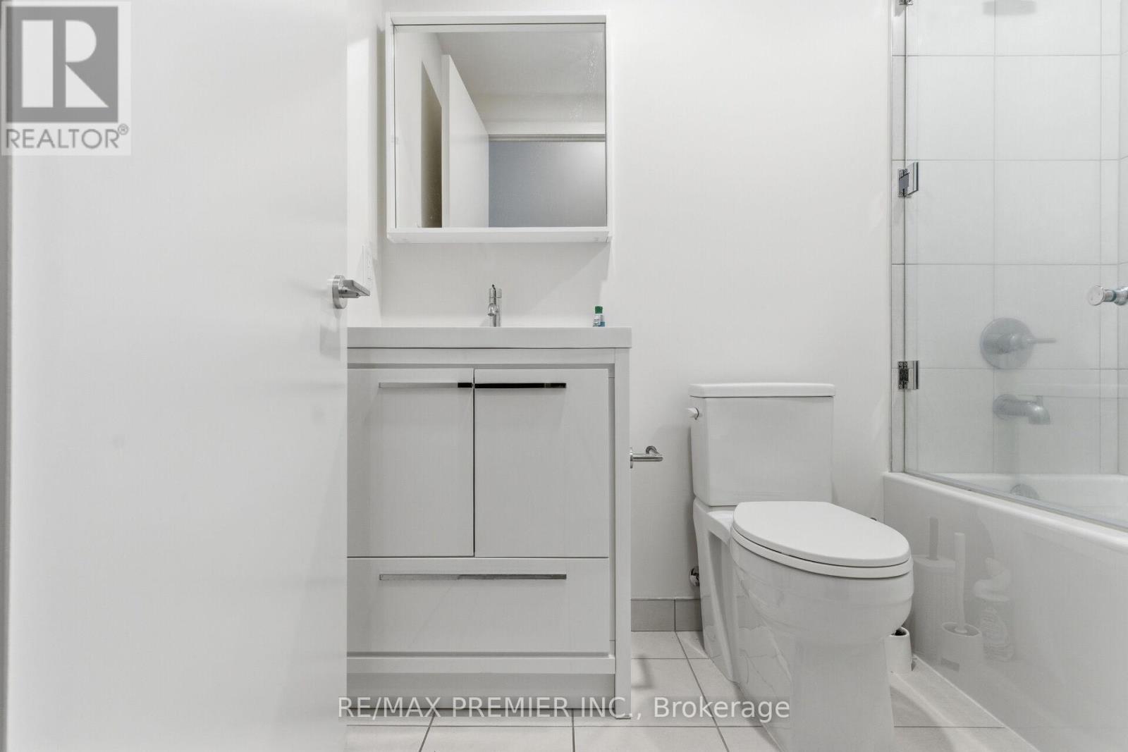914 - 212 King William Street, Hamilton, ON - Indoor Photo Showing Bathroom