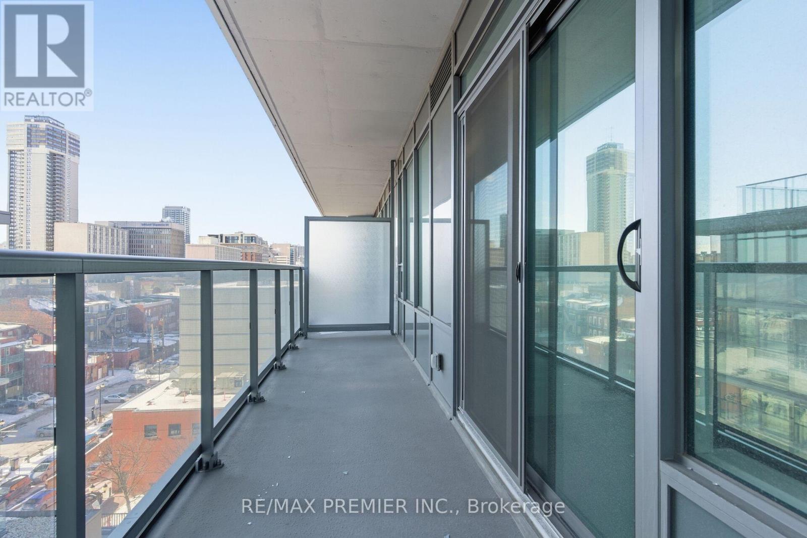 914 - 212 King William Street, Hamilton, ON - Outdoor With Exterior