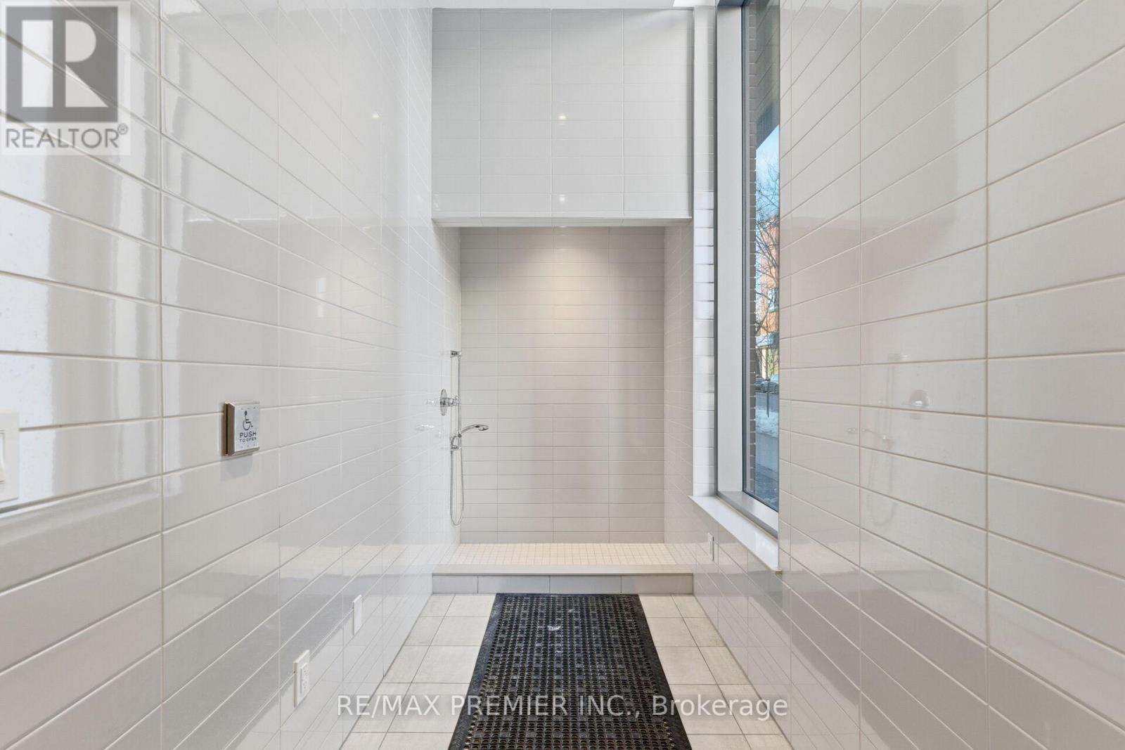 914 - 212 King William Street, Hamilton, ON - Indoor Photo Showing Bathroom