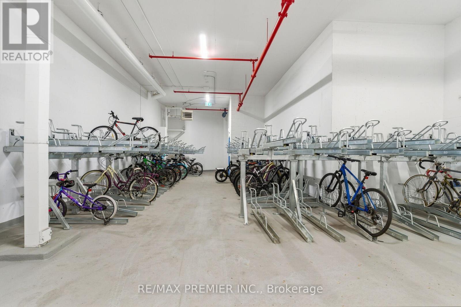 914 - 212 King William Street, Hamilton, ON - Indoor
