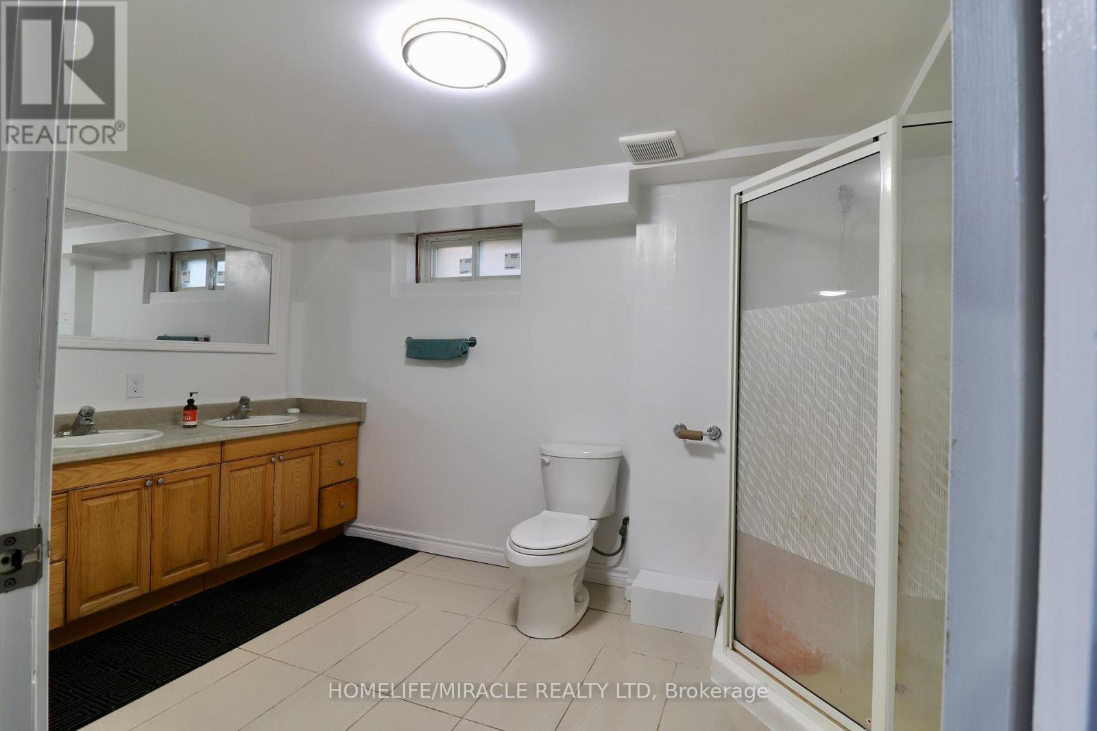 80 Roseview Avenue, Cambridge, ON - Indoor Photo Showing Bathroom