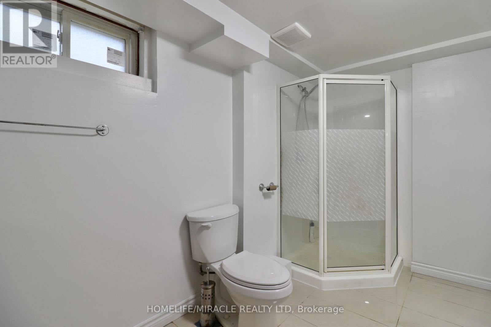 80 Roseview Avenue, Cambridge, ON - Indoor Photo Showing Bathroom