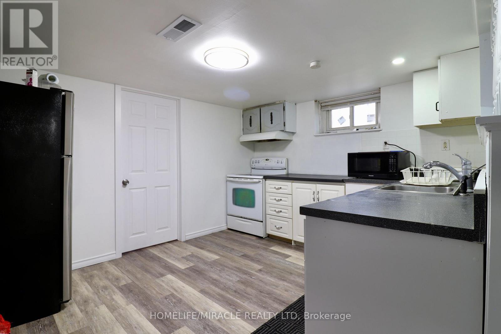 80 Roseview Avenue, Cambridge, ON - Indoor Photo Showing Kitchen