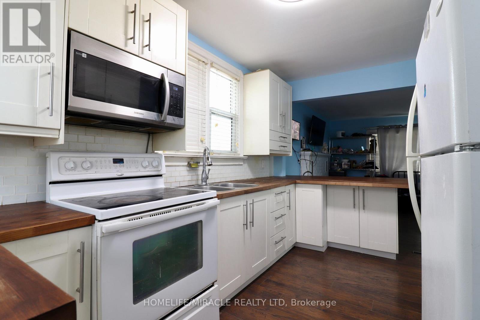 80 Roseview Avenue, Cambridge, ON - Indoor Photo Showing Kitchen With Double Sink
