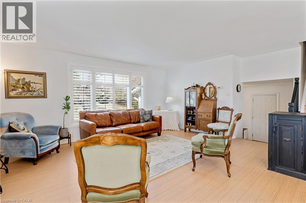 179 Royal Oak Road, Cambridge, ON - Indoor Photo Showing Living Room