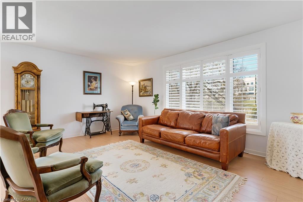 179 Royal Oak Road, Cambridge, ON - Indoor Photo Showing Living Room