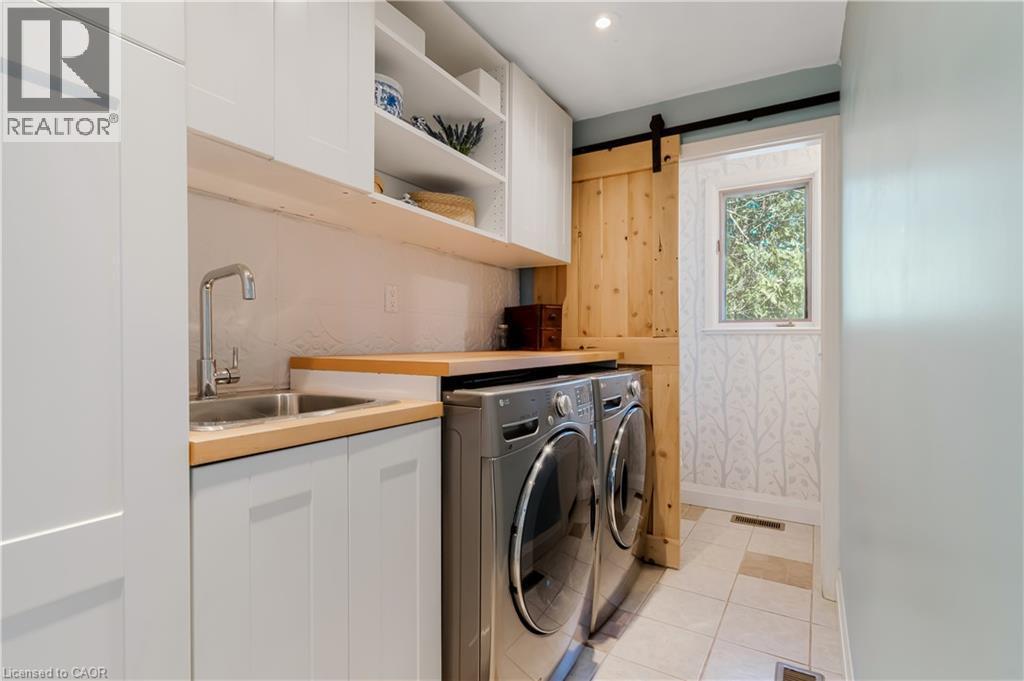 179 Royal Oak Road, Cambridge, ON - Indoor Photo Showing Laundry Room