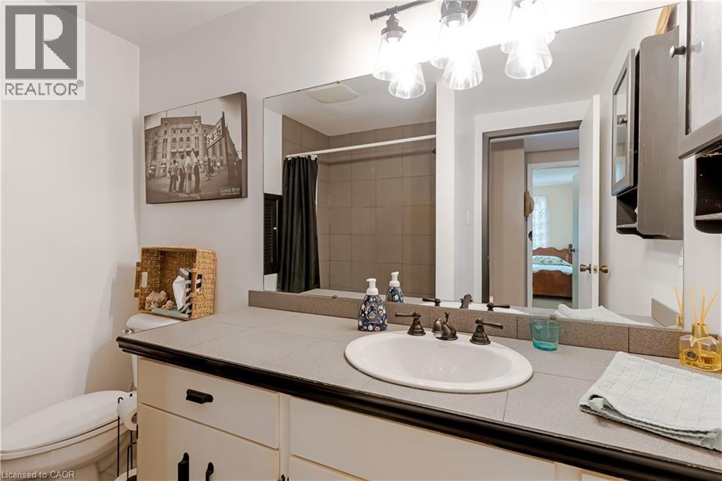 179 Royal Oak Road, Cambridge, ON - Indoor Photo Showing Bathroom