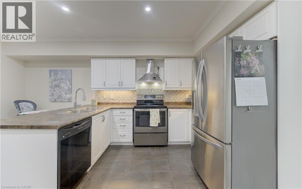 50 Howe Drive W Unit# 4D, Kitchener, ON - Indoor Photo Showing Kitchen With Stainless Steel Kitchen