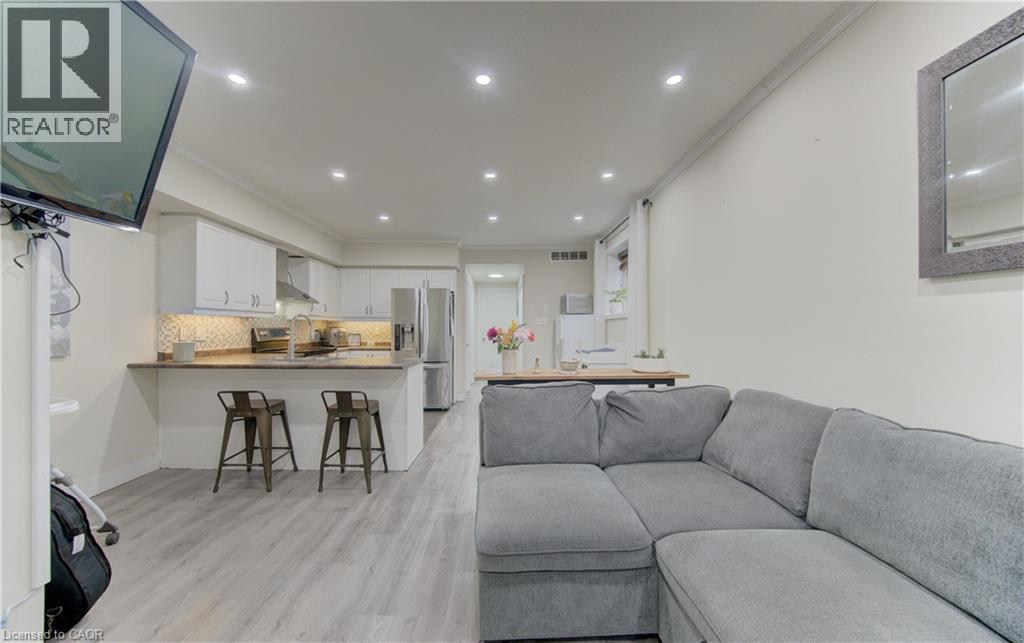 50 Howe Drive W Unit# 4D, Kitchener, ON - Indoor Photo Showing Living Room