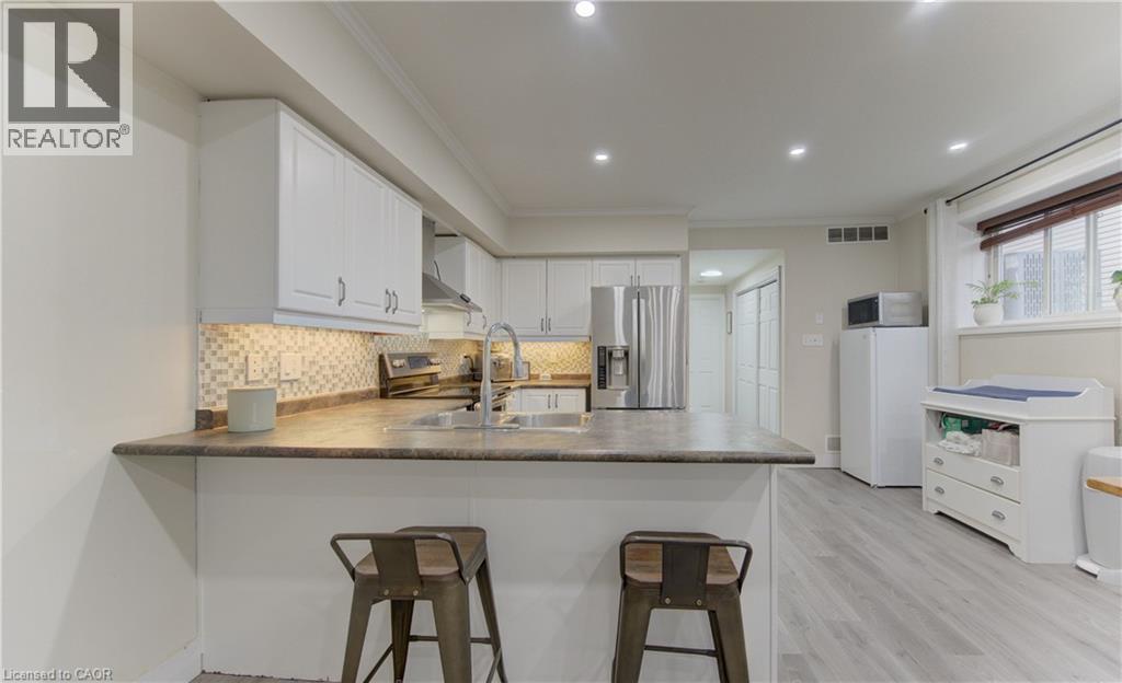 50 Howe Drive W Unit# 4D, Kitchener, ON - Indoor Photo Showing Kitchen With Double Sink