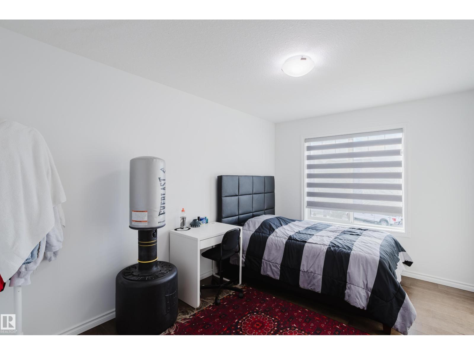 17539 61 St Nw, Edmonton, AB - Indoor Photo Showing Bedroom