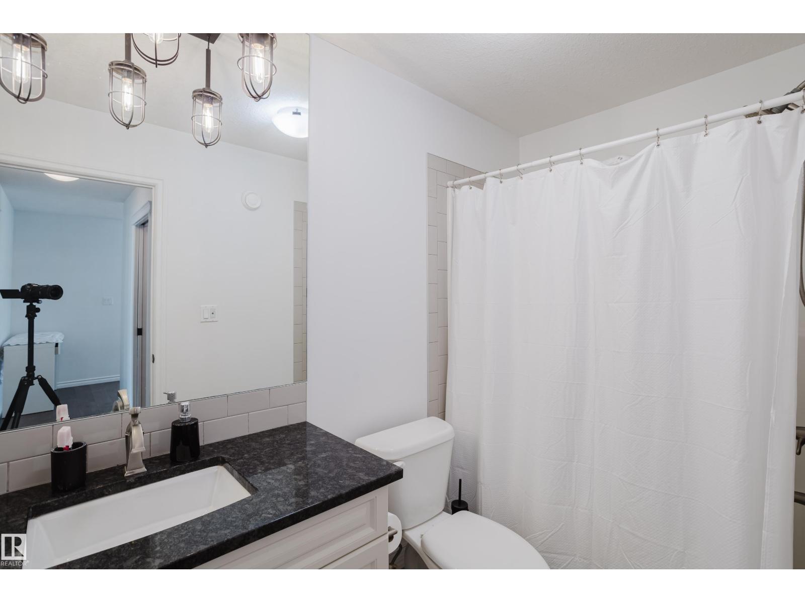17539 61 St Nw, Edmonton, AB - Indoor Photo Showing Bathroom