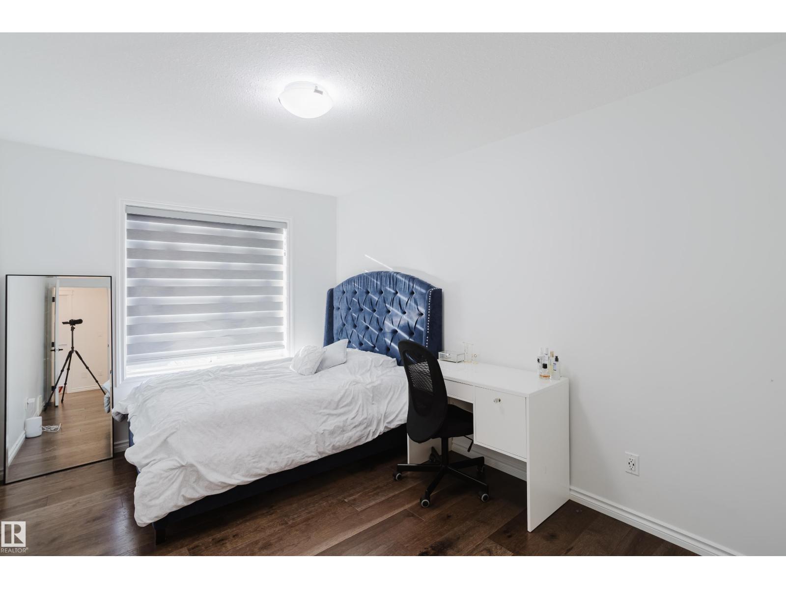 17539 61 St Nw, Edmonton, AB - Indoor Photo Showing Bedroom