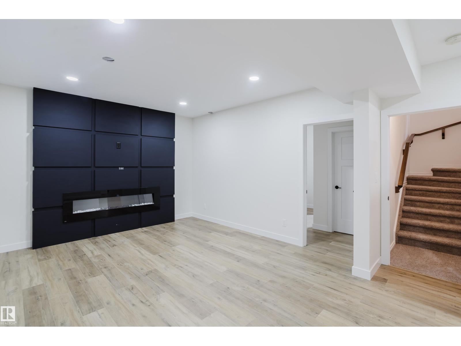 17539 61 St Nw, Edmonton, AB - Indoor