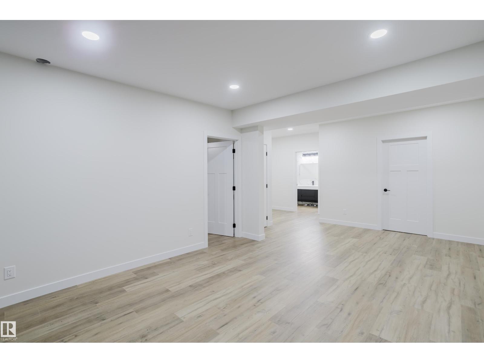 17539 61 St Nw, Edmonton, AB - Indoor Photo Showing Other Room