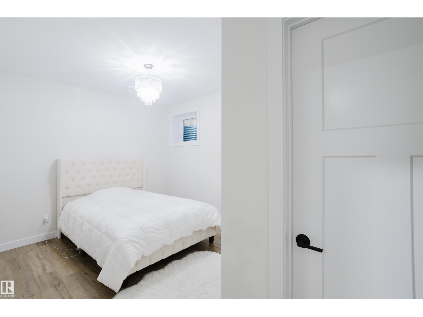 17539 61 St Nw, Edmonton, AB - Indoor Photo Showing Bedroom