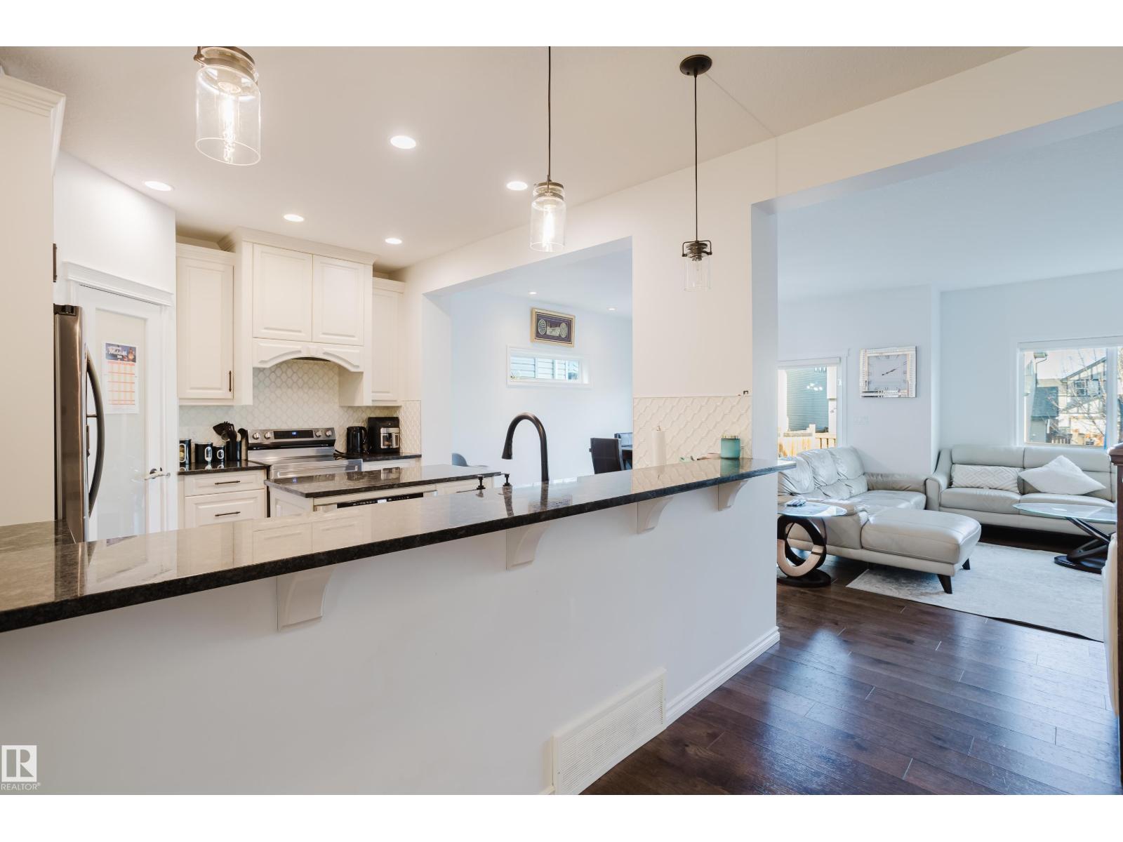 17539 61 St Nw, Edmonton, AB - Indoor