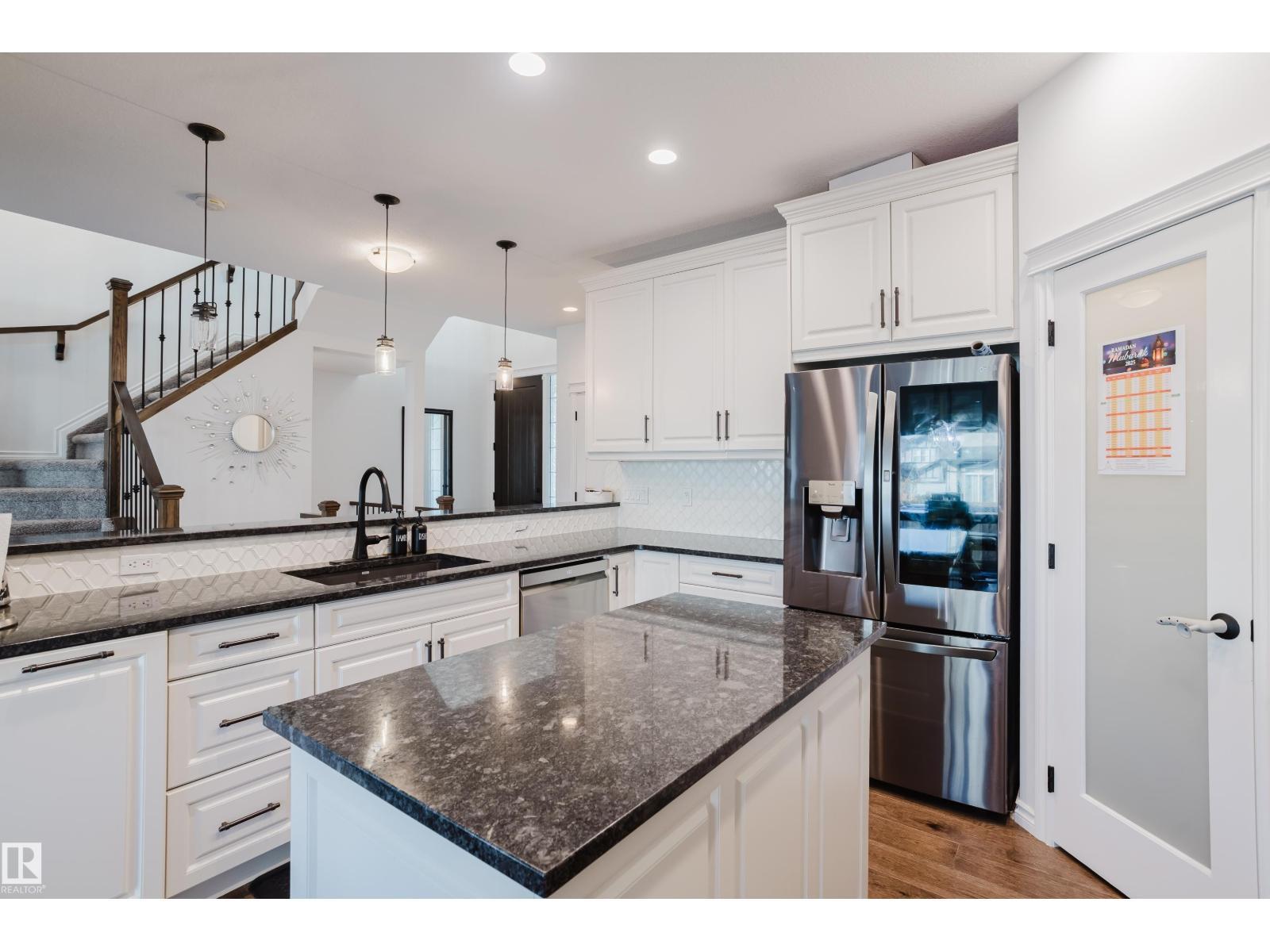 17539 61 St Nw, Edmonton, AB - Indoor Photo Showing Kitchen With Upgraded Kitchen