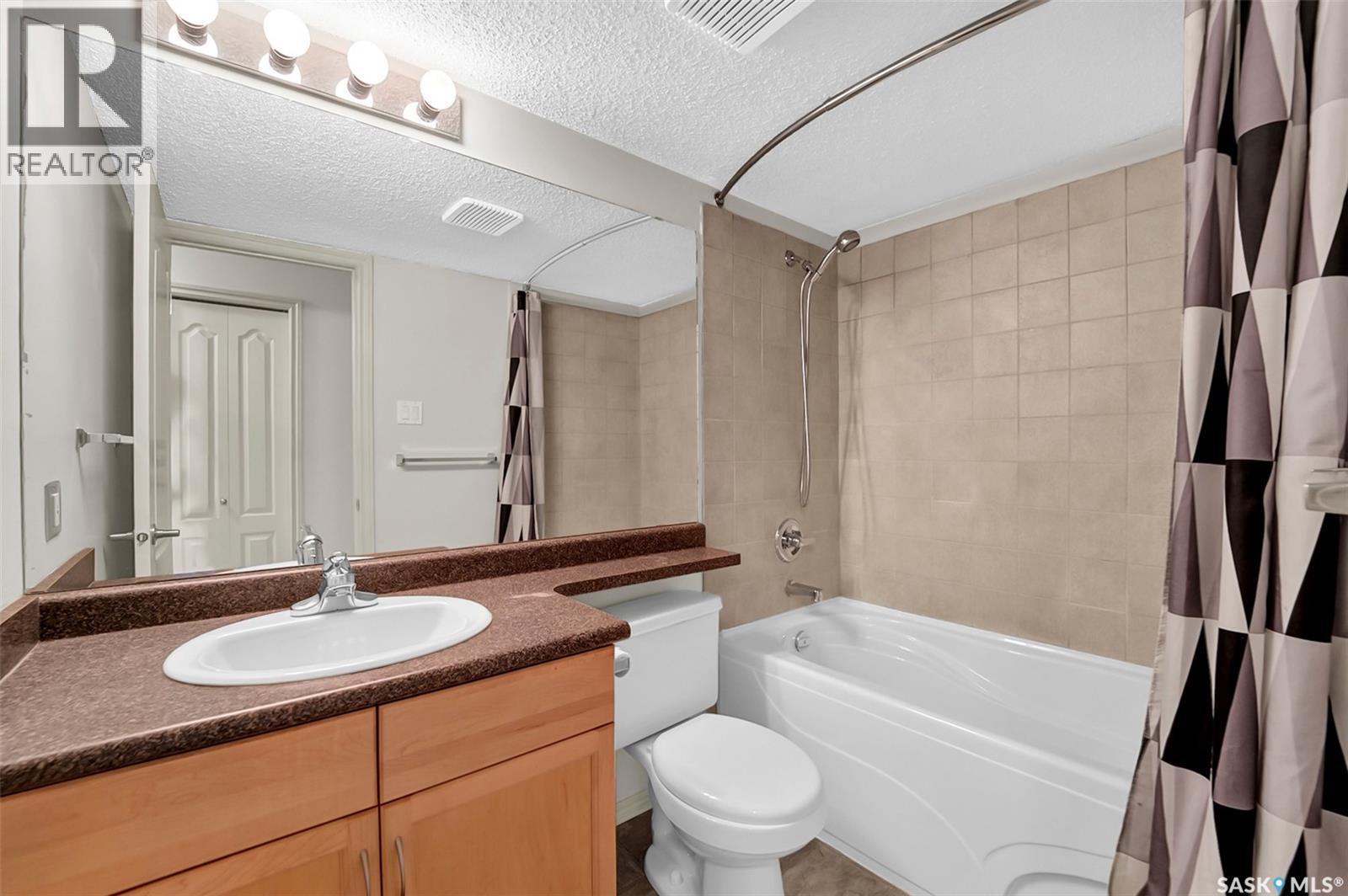 202B 1121 Mckercher Drive, Saskatoon, SK - Indoor Photo Showing Bathroom