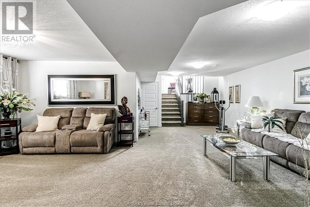 178 Eclipse Court, Sudbury, ON - Indoor Photo Showing Living Room