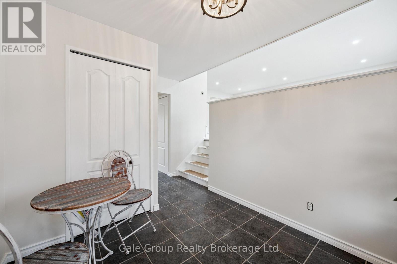 front foyer - 165 Brookside Crescent, Kitchener, ON - Indoor Photo Showing Other Room