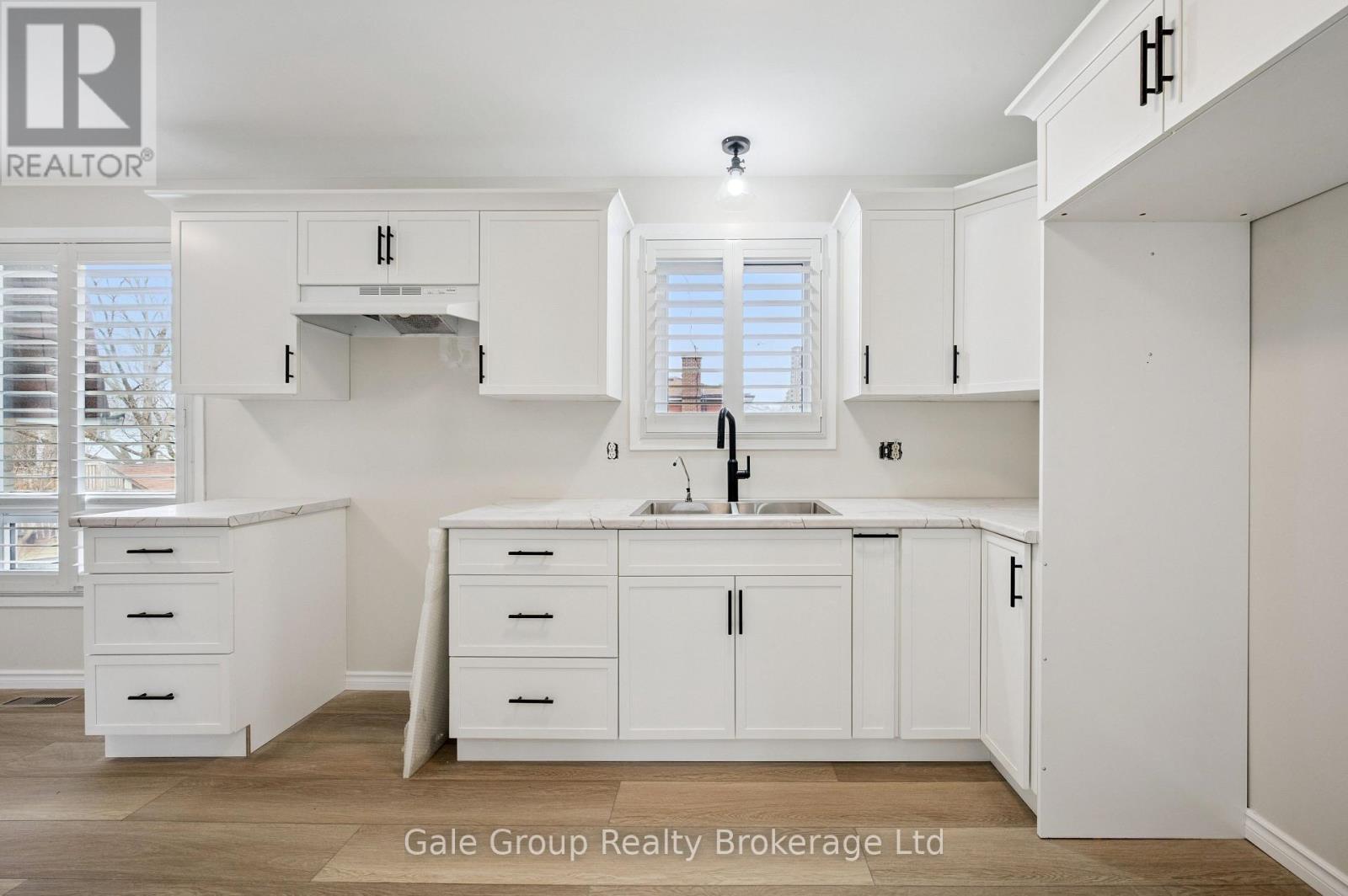 kitchen classic white shaker maple drawers - 165 Brookside Crescent, Kitchener, ON - Indoor Photo Showing Kitchen With Double Sink