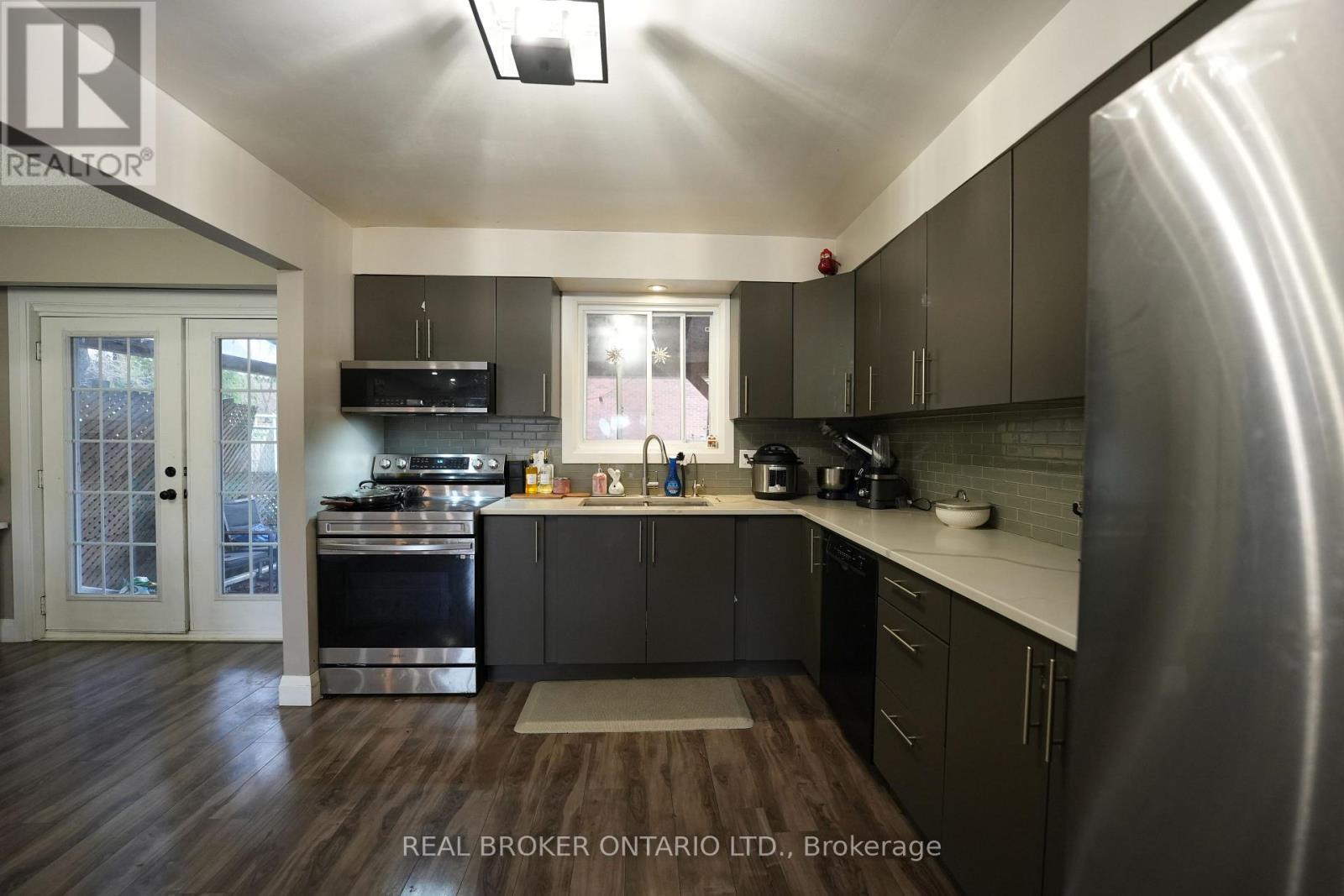 8 Ralgreen Crescent, Kitchener, ON - Indoor Photo Showing Kitchen