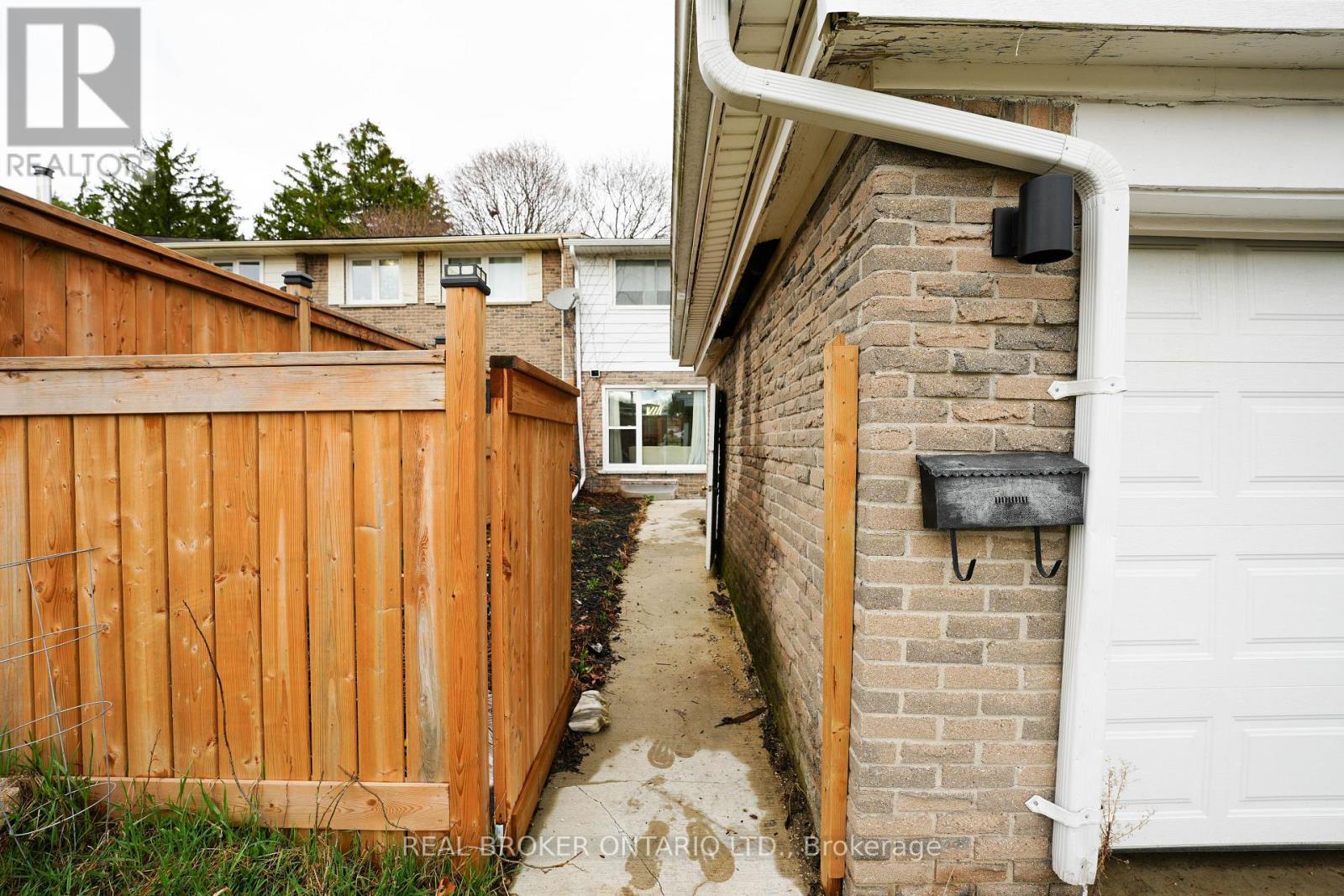 8 Ralgreen Crescent, Kitchener, ON - Indoor Photo Showing Bathroom