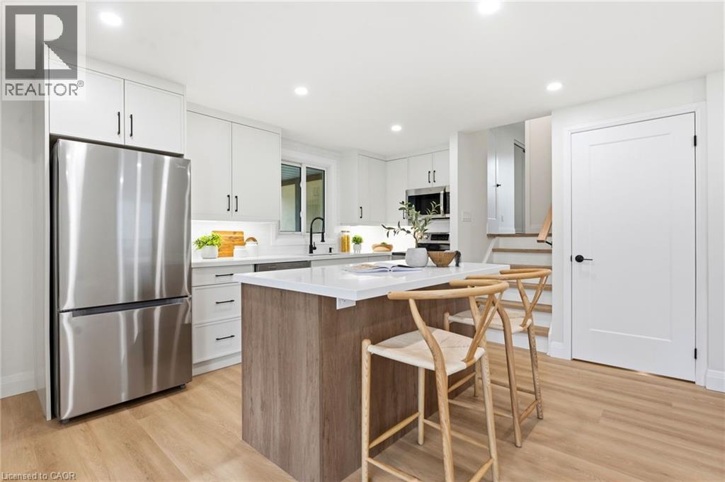 114 Christopher Drive, Waterloo, ON - Indoor Photo Showing Kitchen