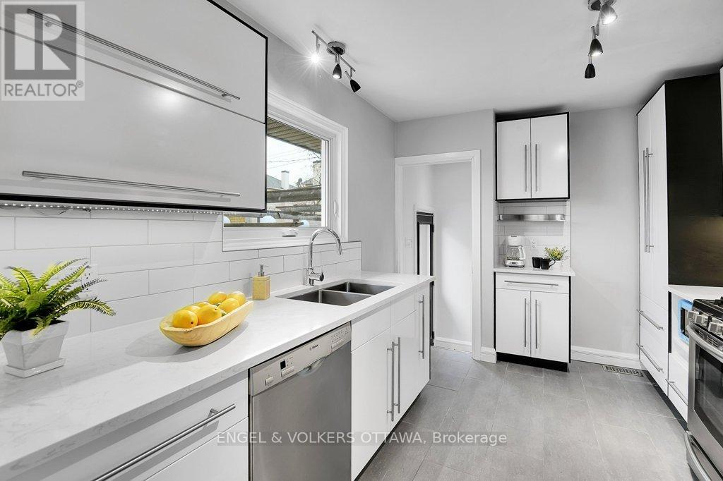 863 Duberry Street, Ottawa, ON - Indoor Photo Showing Kitchen With Double Sink