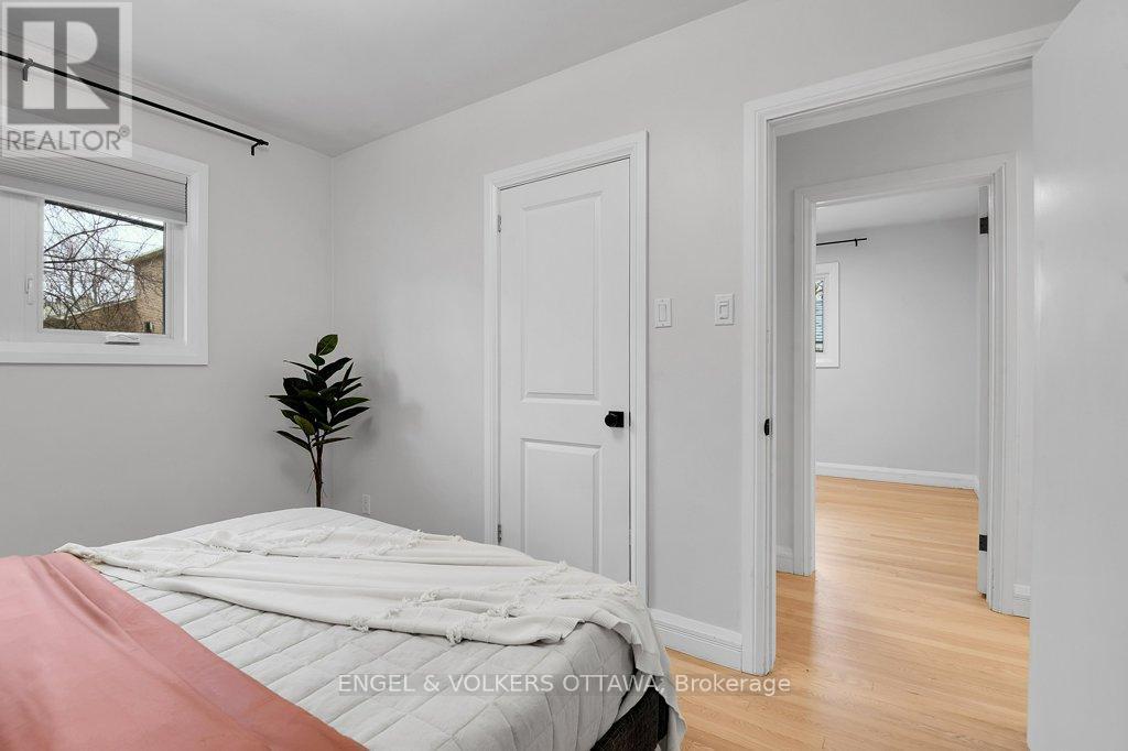 863 Duberry Street, Ottawa, ON - Indoor Photo Showing Bedroom
