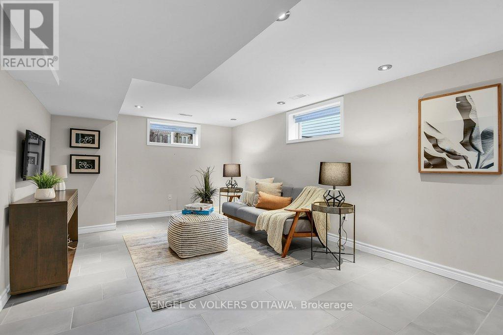 863 Duberry Street, Ottawa, ON - Indoor