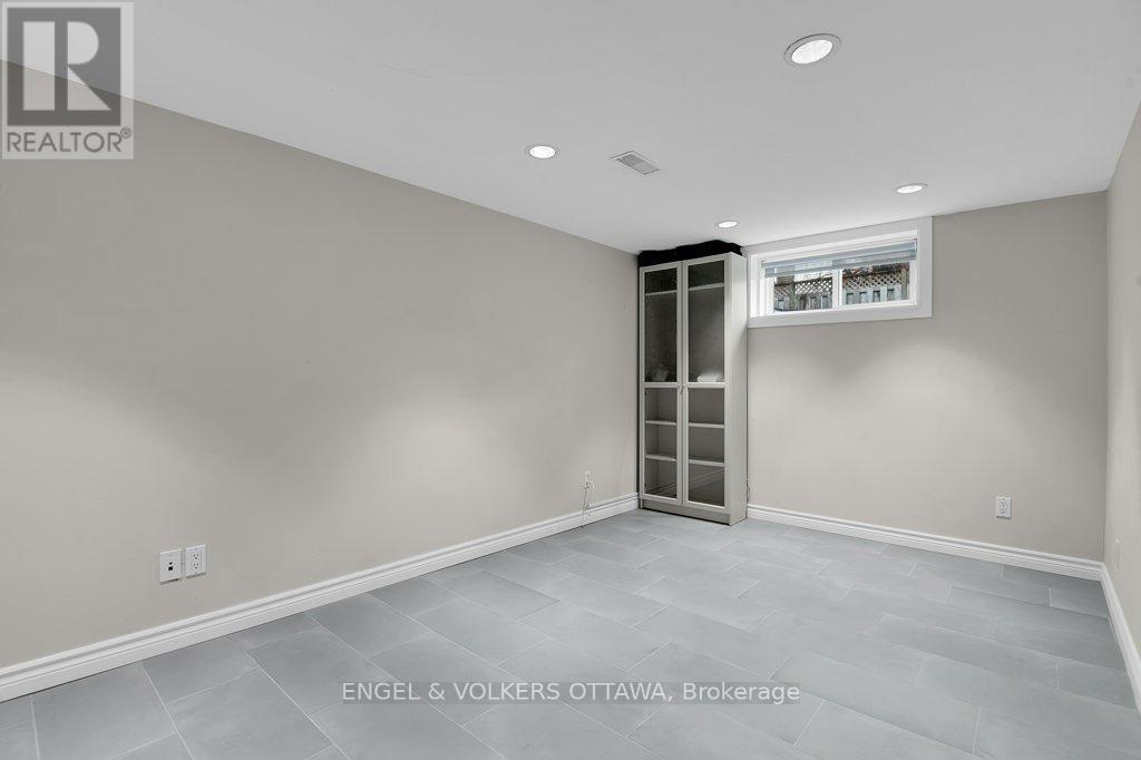 863 Duberry Street, Ottawa, ON - Indoor Photo Showing Other Room
