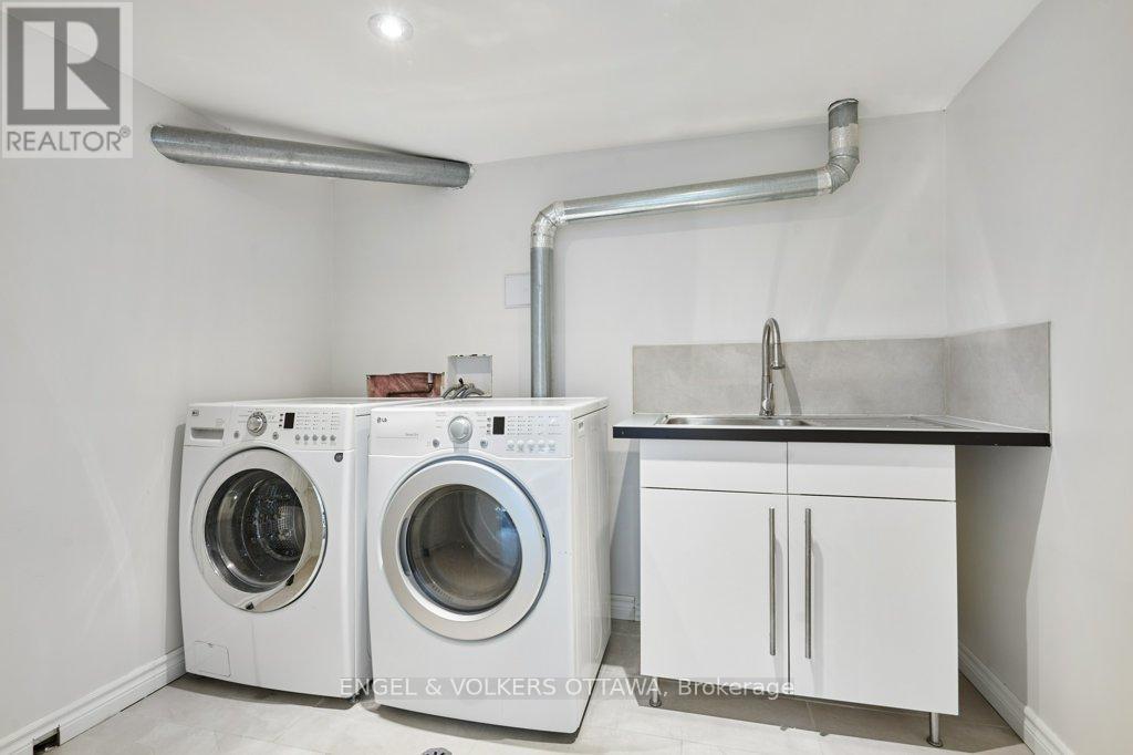 863 Duberry Street, Ottawa, ON - Indoor Photo Showing Laundry Room