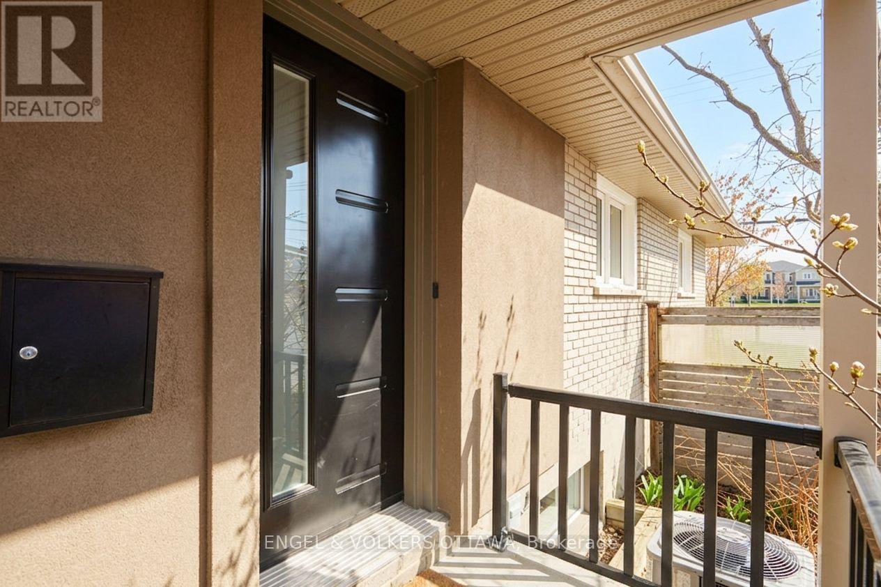 863 Duberry Street, Ottawa, ON - Outdoor With Exterior