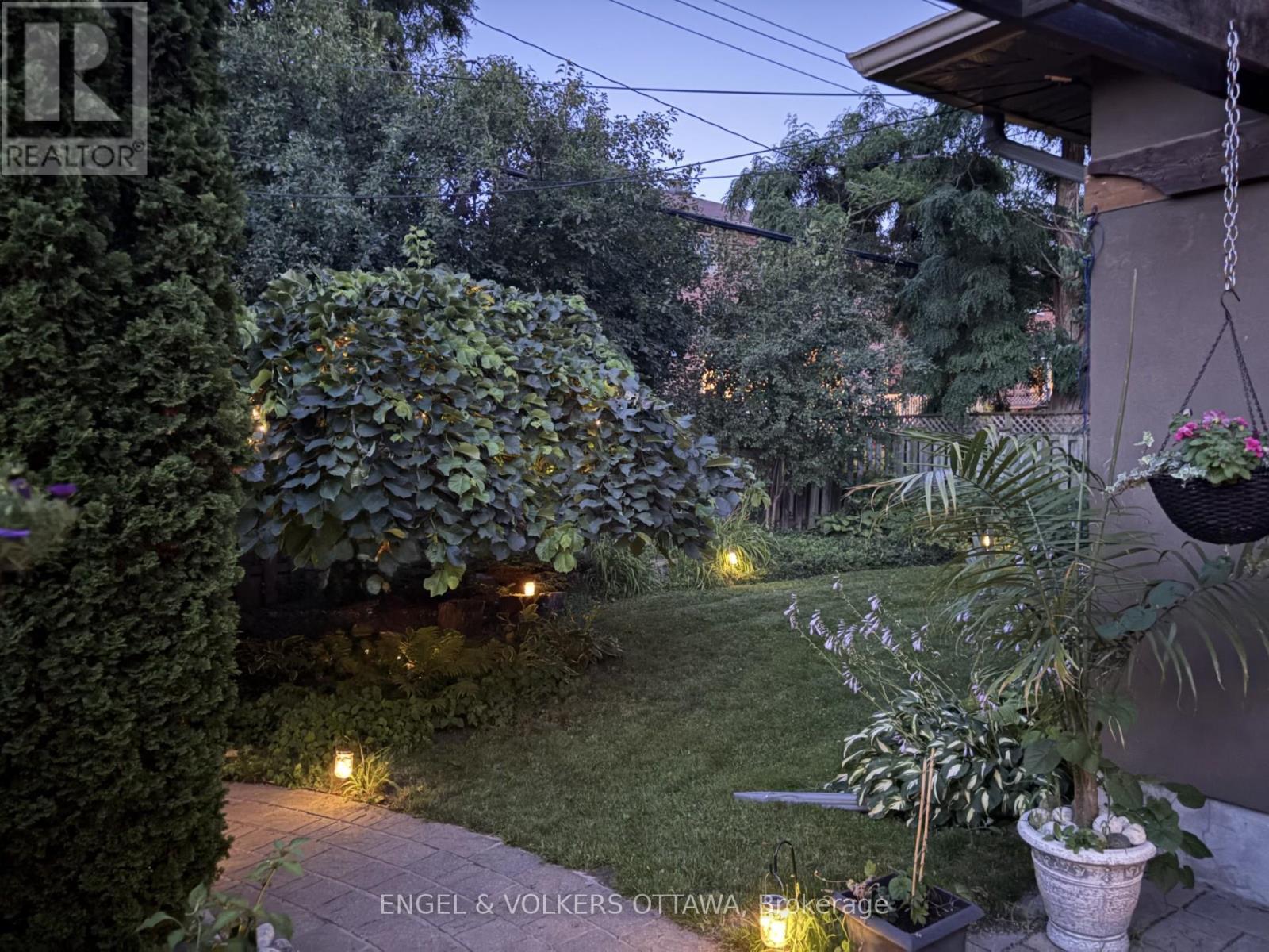 863 Duberry Street, Ottawa, ON - Outdoor