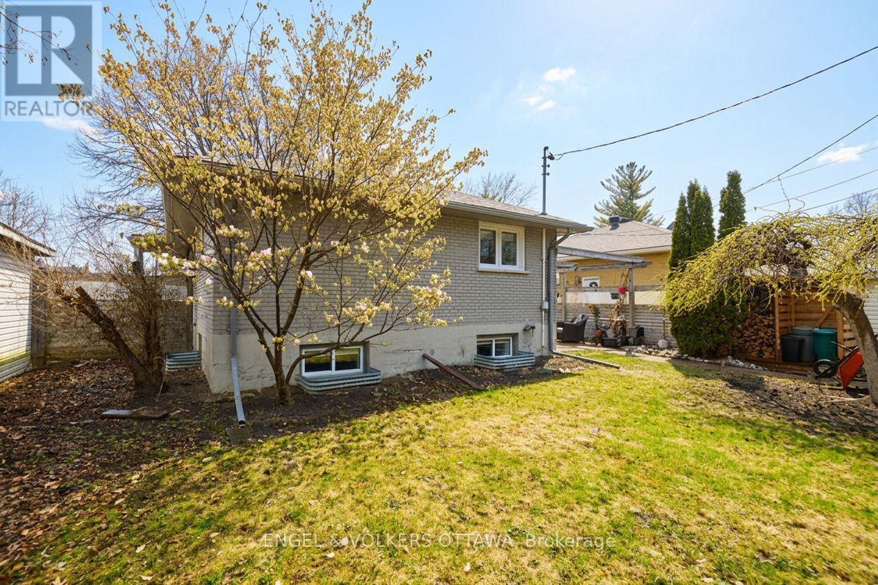 863 Duberry Street, Ottawa, ON - Outdoor