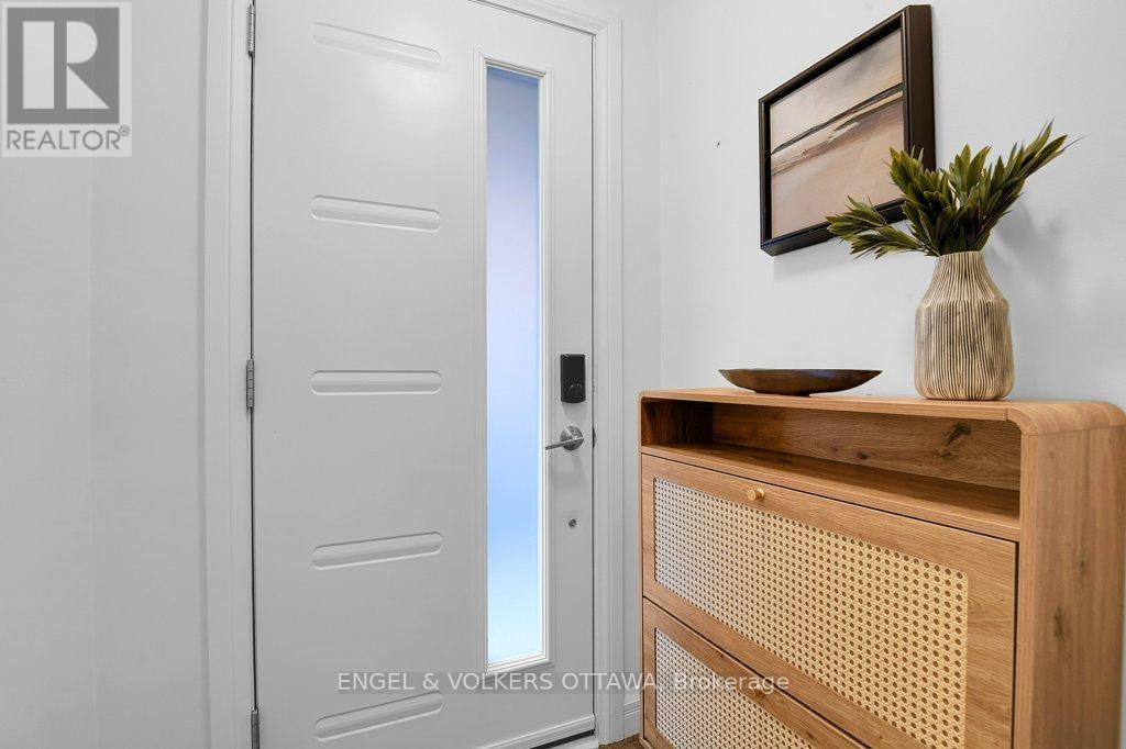 863 Duberry Street, Ottawa, ON - Indoor Photo Showing Other Room