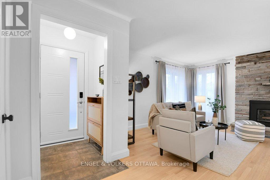 863 Duberry Street, Ottawa, ON - Indoor Photo Showing Living Room With Fireplace