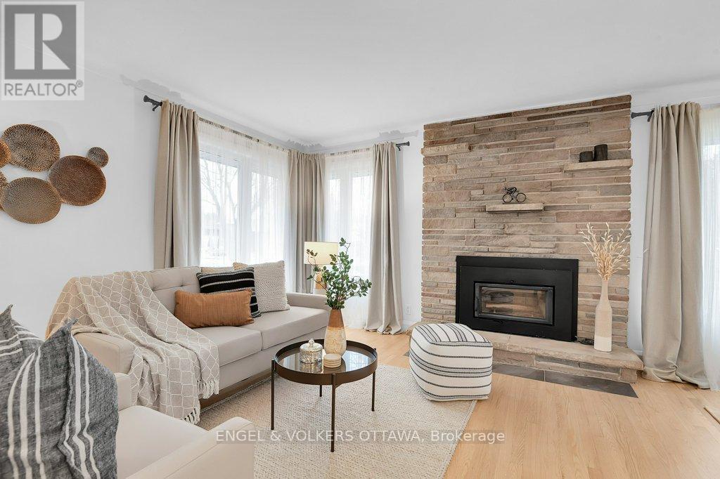863 Duberry Street, Ottawa, ON - Indoor Photo Showing Living Room With Fireplace