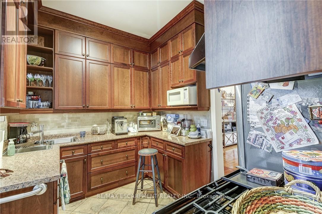315 Aberdeen Street, Hamilton, ON - Indoor Photo Showing Kitchen