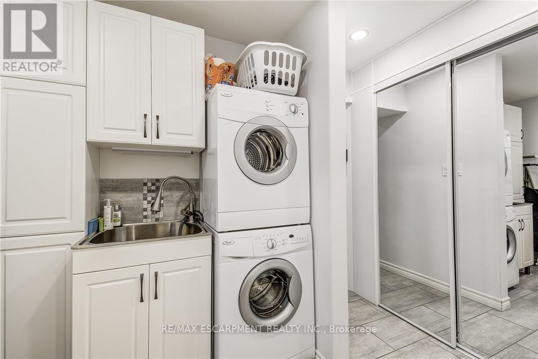 315 Aberdeen Street, Hamilton, ON - Indoor Photo Showing Laundry Room