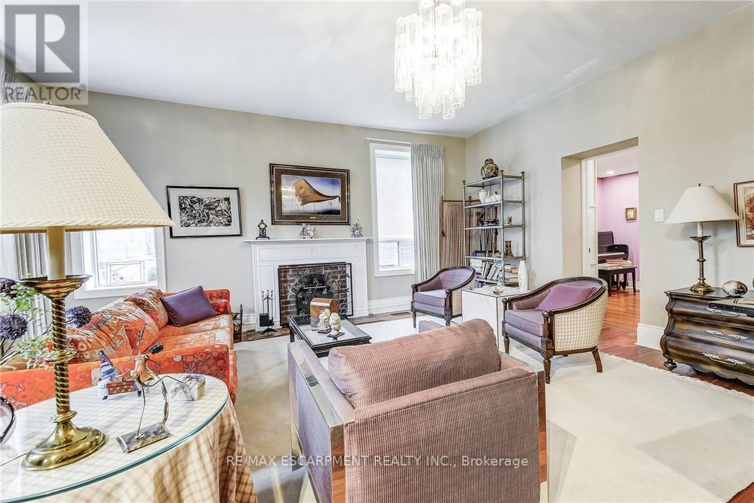 315 Aberdeen Street, Hamilton, ON - Indoor Photo Showing Living Room With Fireplace