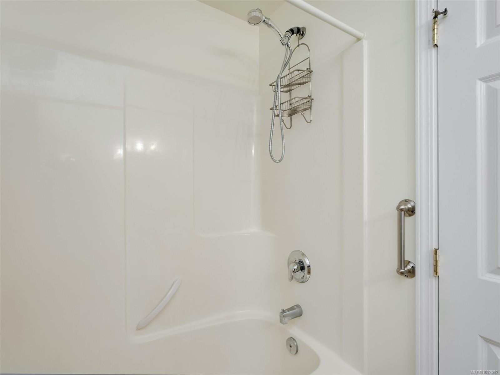 2087 James White Blvd, Sidney, BC - Indoor Photo Showing Bathroom