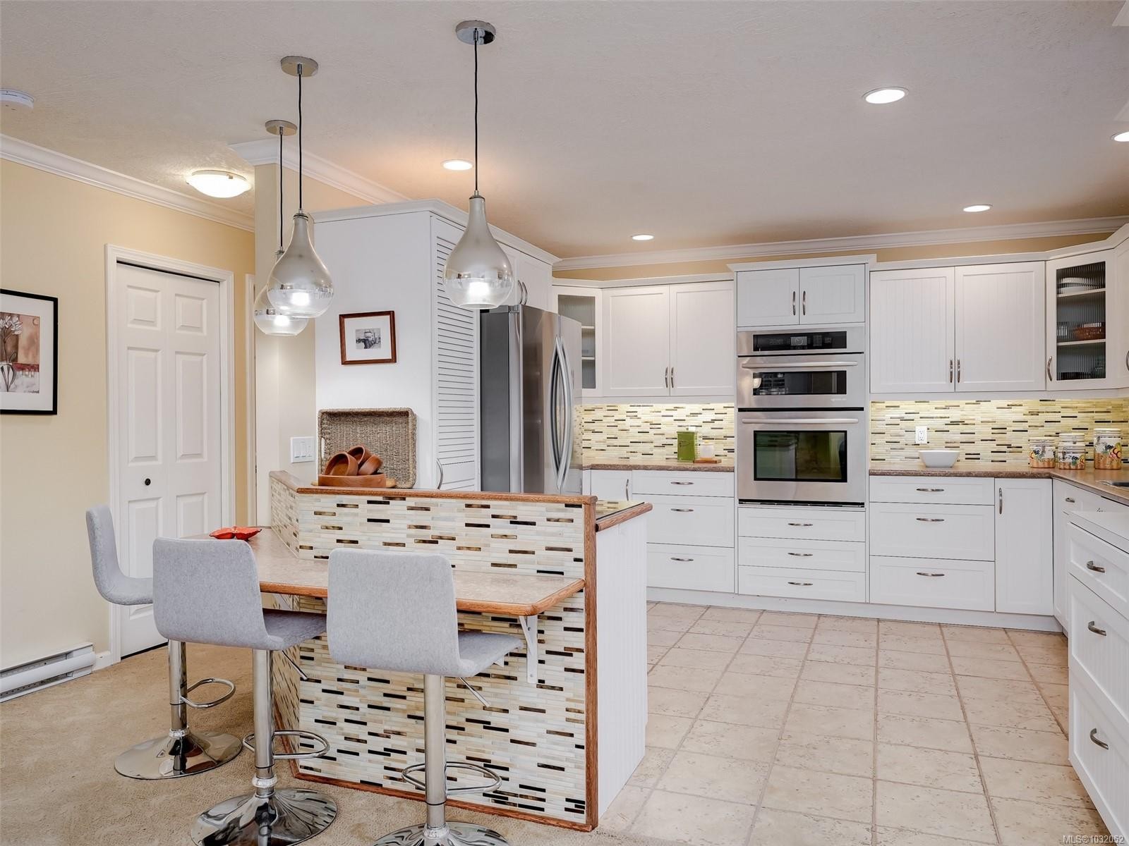 2087 James White Blvd, Sidney, BC - Indoor Photo Showing Kitchen With Upgraded Kitchen
