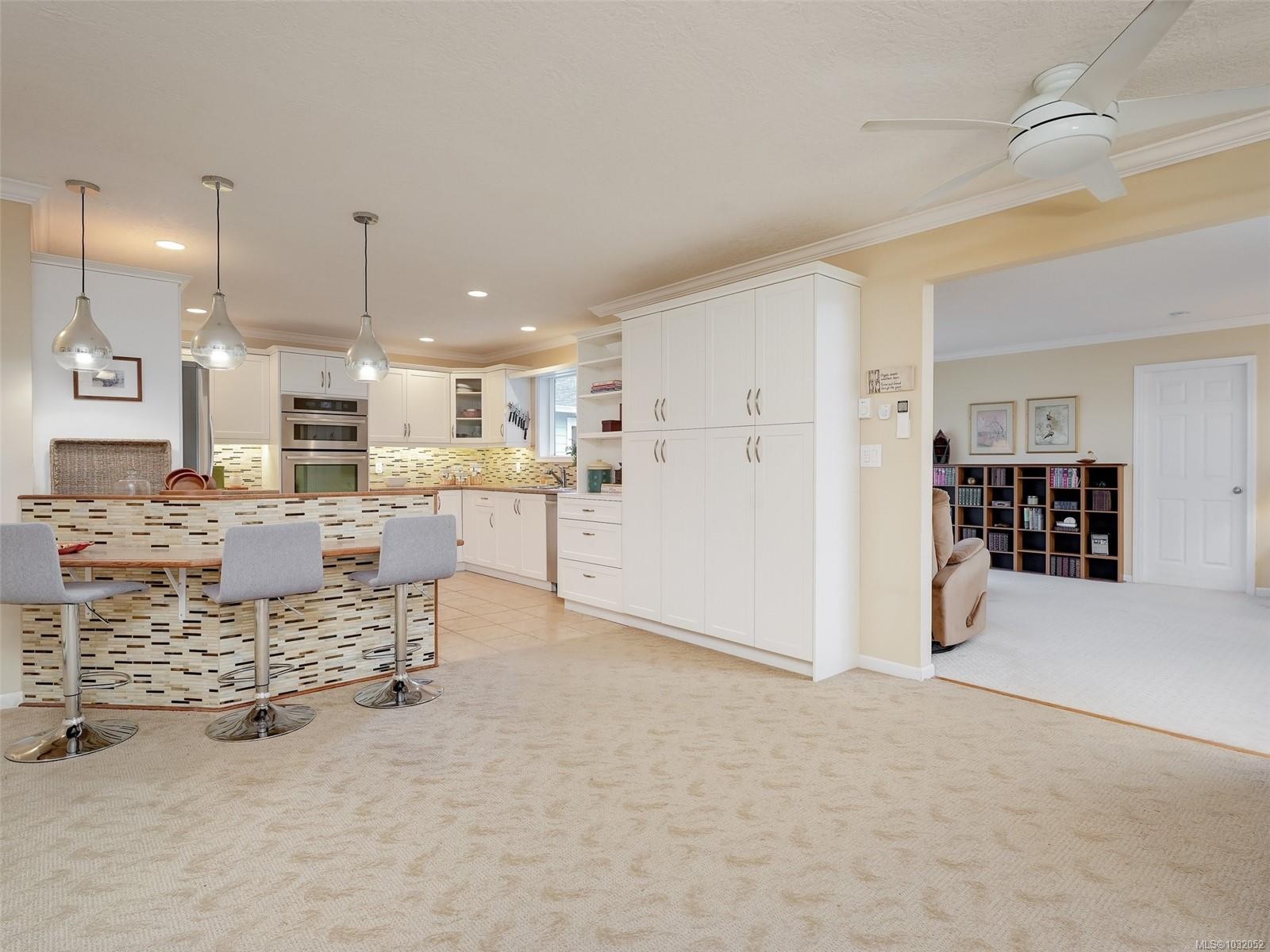 2087 James White Blvd, Sidney, BC - Indoor Photo Showing Kitchen